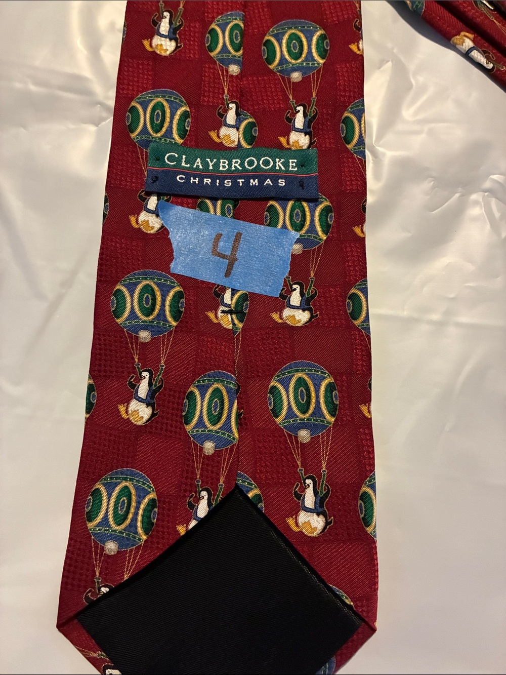 Classic Red Patterned Men's Tie - Hot Air Balloon Motif - Picture 2 of 2